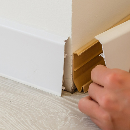 Дюбель-гвоздь SNAKE SB нейлон для крепления сквозь прикрепляемый материал.