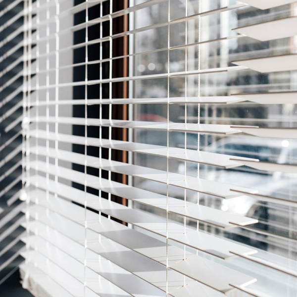 Универсальный нейлоновый дюбель для любых стен Multi